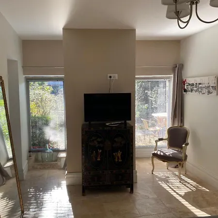 Le Clos Reaud 4* بلايي