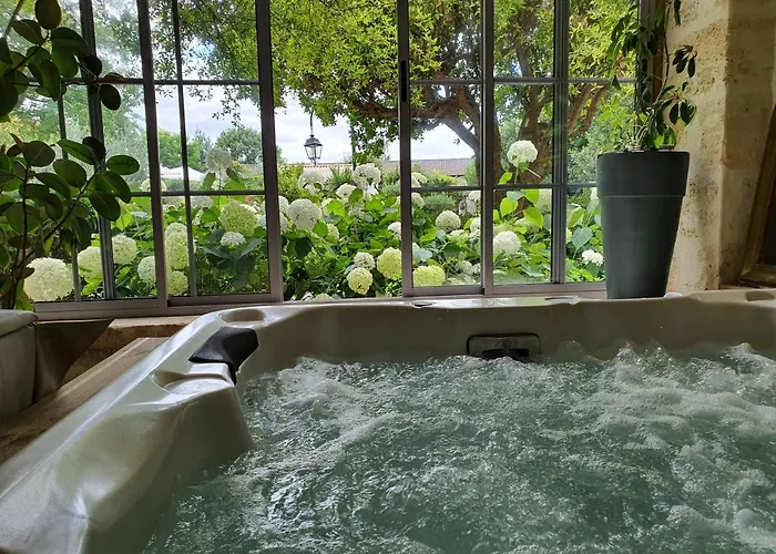 Le Clos Reaud Nocleg ze śniadaniem 4*